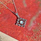 Colgante Nudo de Bruja Wicca con Nácar - Plata de Ley 925
