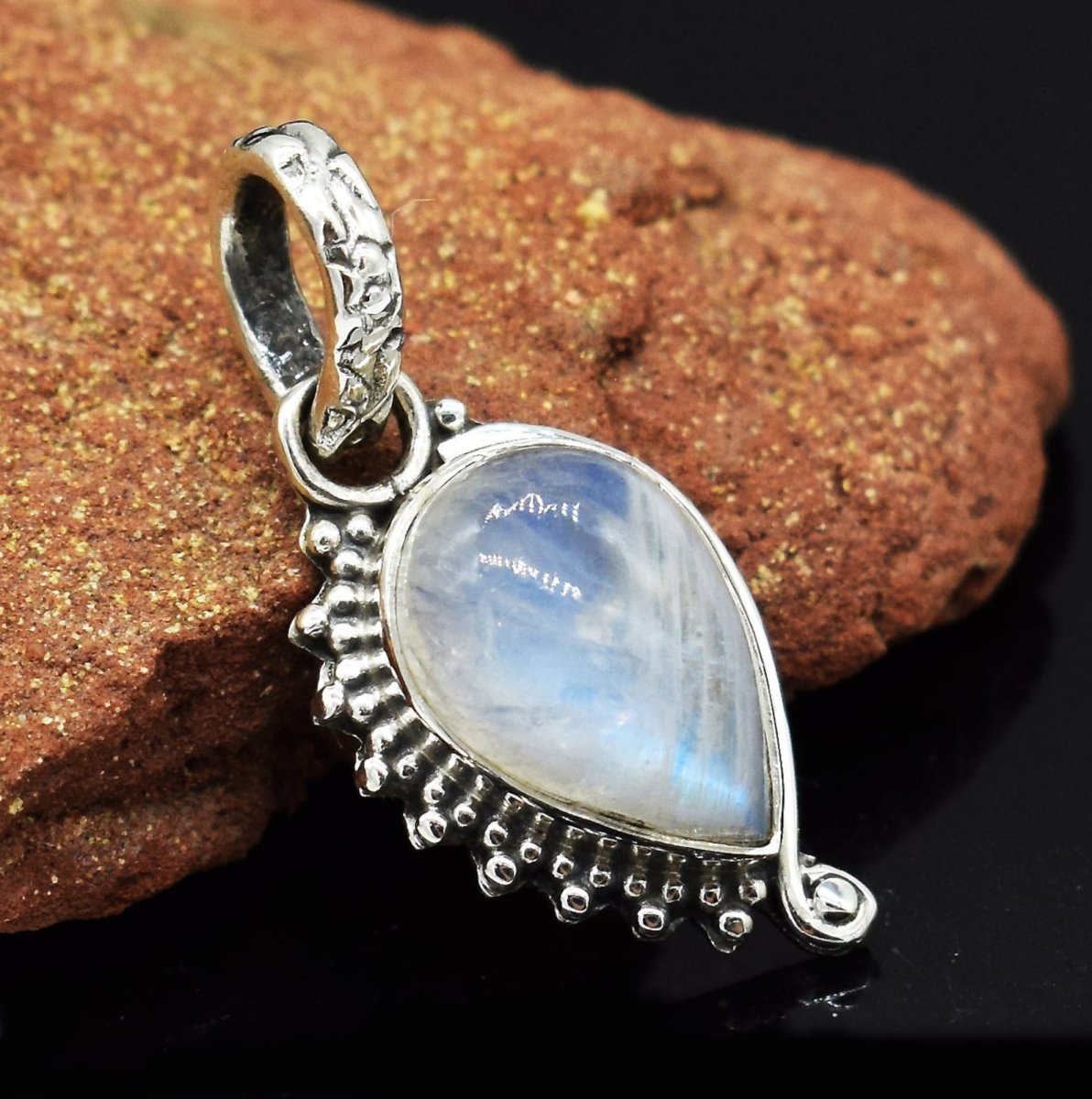 Colgante Varanasi Piedra de Luna y Plata de Ley 925