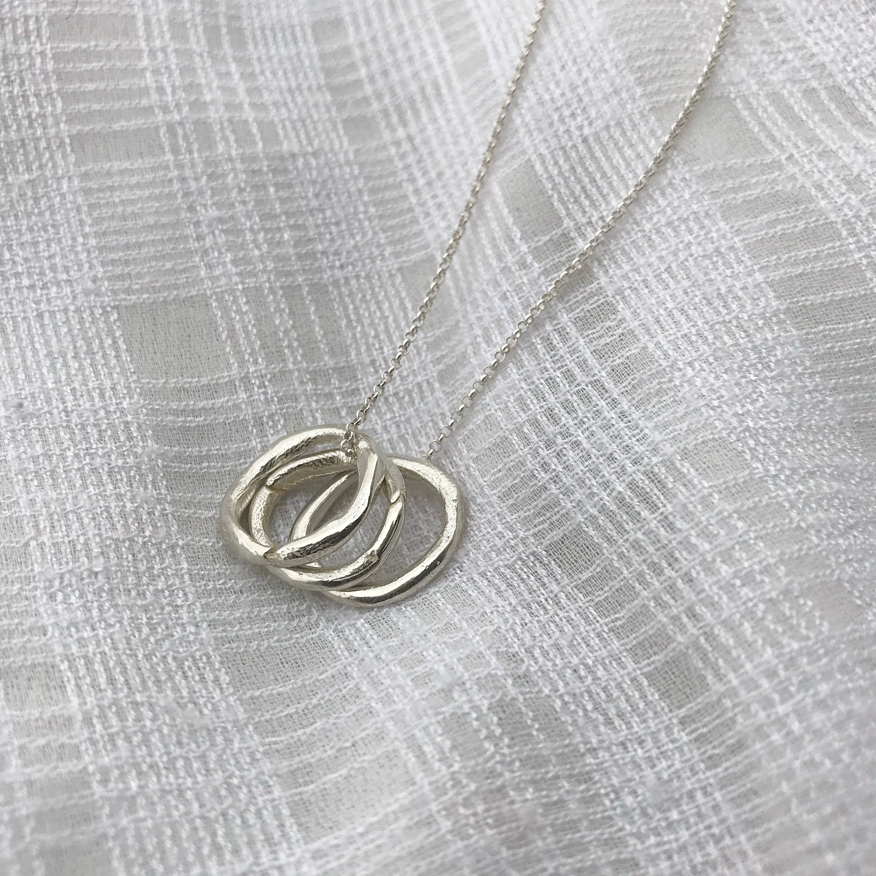 COLGANTE DIJES IRREGULARES | PLATA