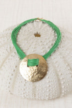 COLLAR CORDÓN Y MEDALLÓN