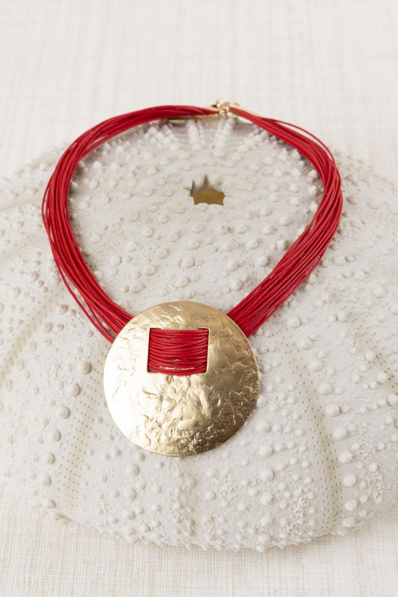 COLLAR CORDÓN Y MEDALLÓN