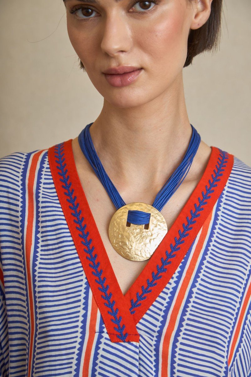 COLLAR CORDÓN Y MEDALLÓN