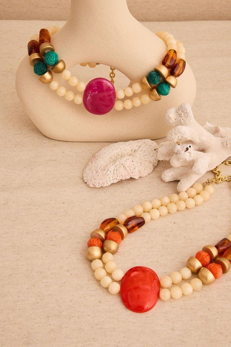 COLLAR CORTO MEDALLÓN RESINA