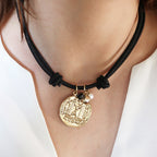 Collar corto moneda Auriga