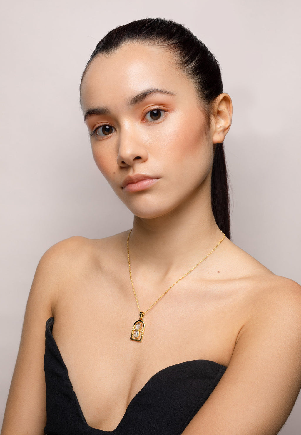 Collar The Hourglass
