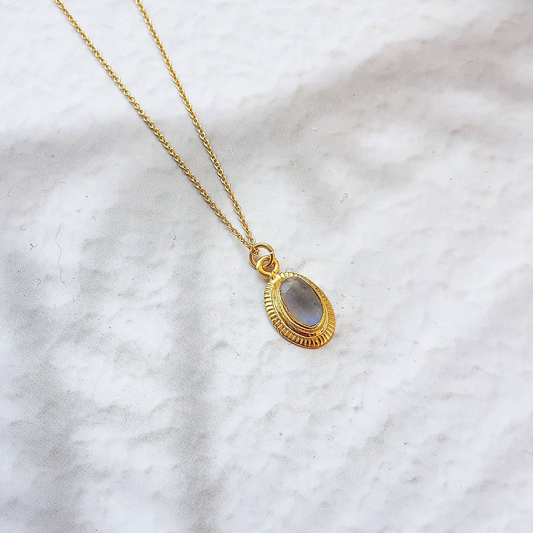 Collar Ovale Piedra de Luna - Baño de Oro 18K