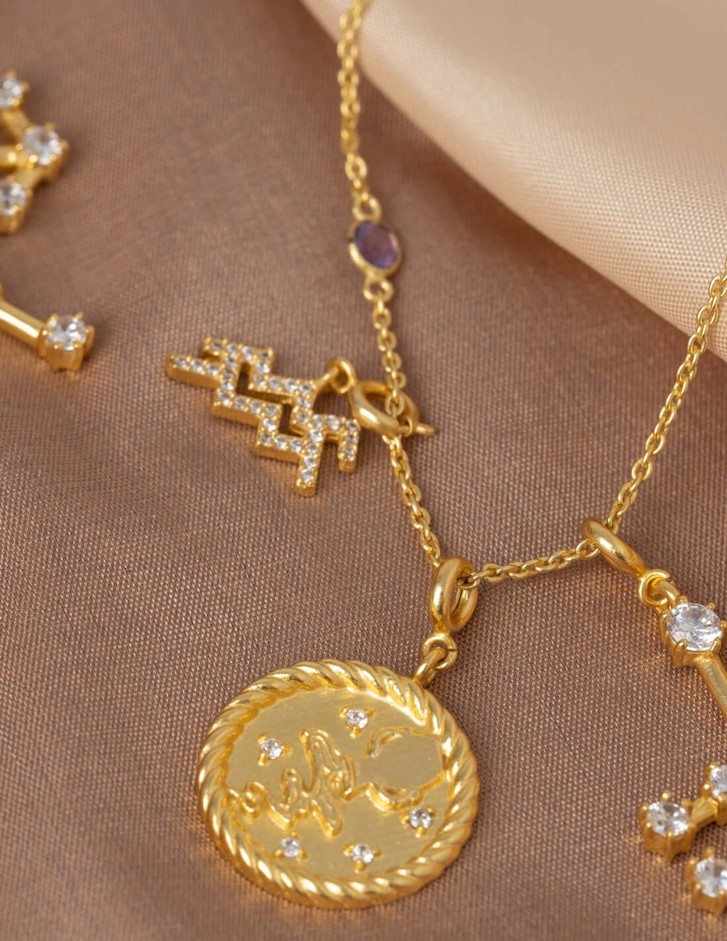 Collar Triple Zodiaco Acuario