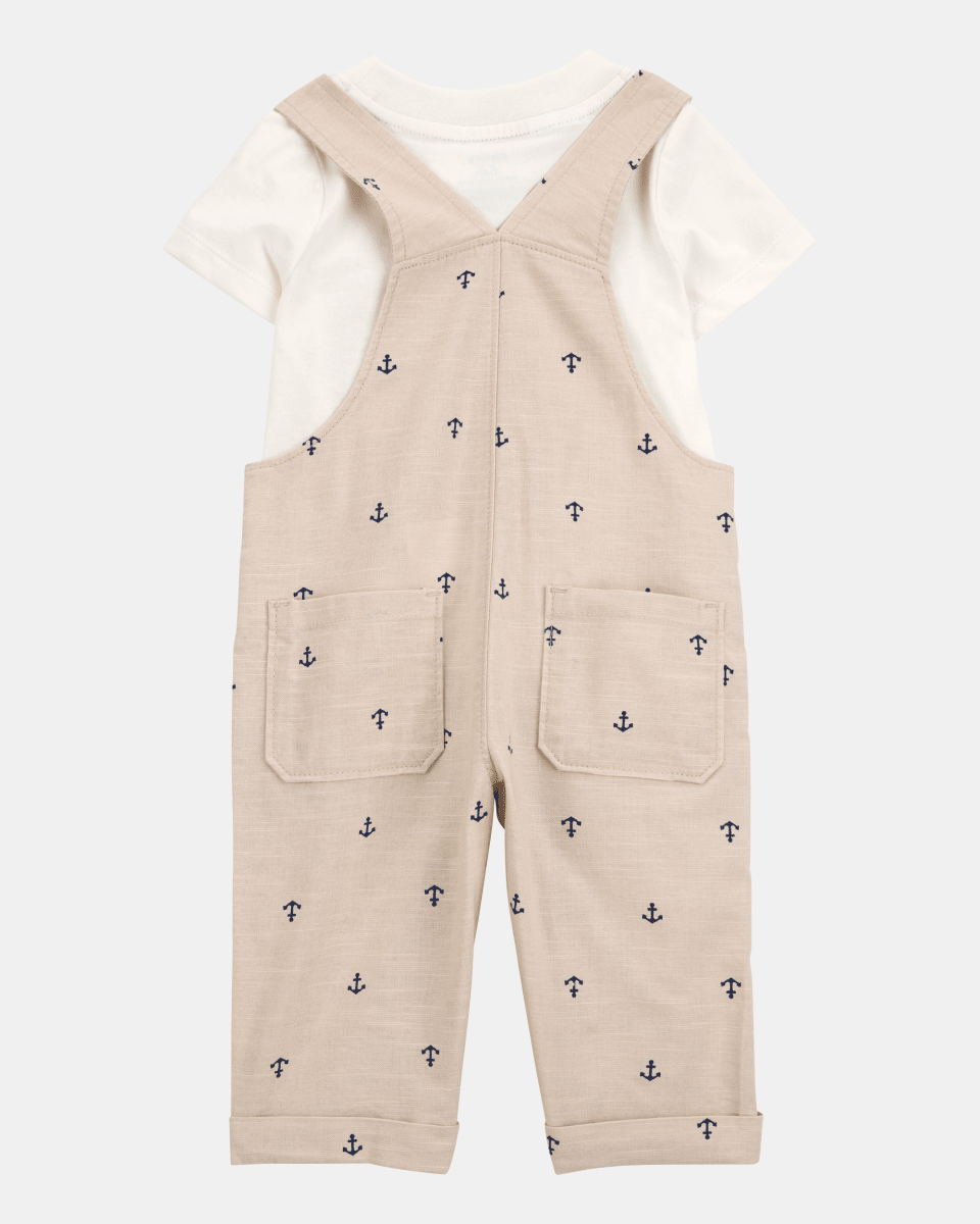 Conjunto de dos piezas con camiseta con ancla y peto