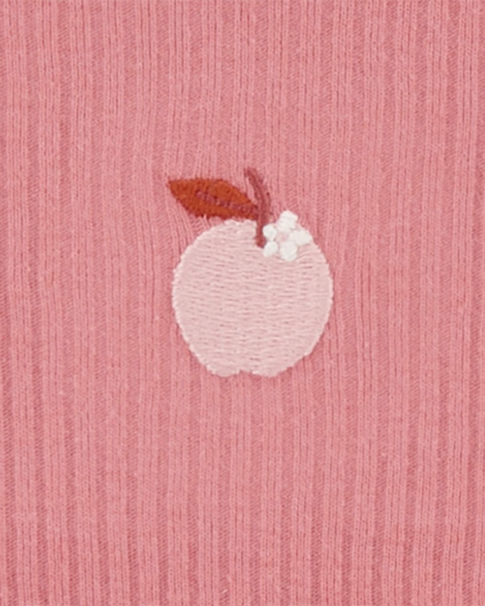 Conjunto de tres piezas en rojo y rosa con estampado de manzana