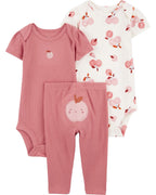 Conjunto de tres piezas en rojo y rosa con estampado de manzana