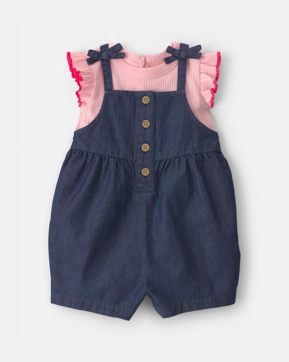 Conjunto dos piezas de algodón con peto corto chambray y camiseta con volantes rosa