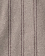 Conjunto dos piezas de lino con peto corto a rayas y camiseta sin mangas marrón