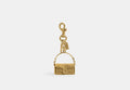 COACH® Women's Charm de bolso Tabby en Castaño | Métal