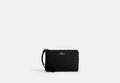 COACH® Women's Bolso Pouch Con Cremallera Corner en Negro | Cuir Fendu