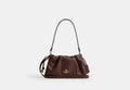 COACH® Women's Bolso de hombro Faye fruncido en Castaño | Cuir