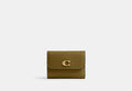 COACH® Women's Cartera tarjetero básica en Verde | Cuir