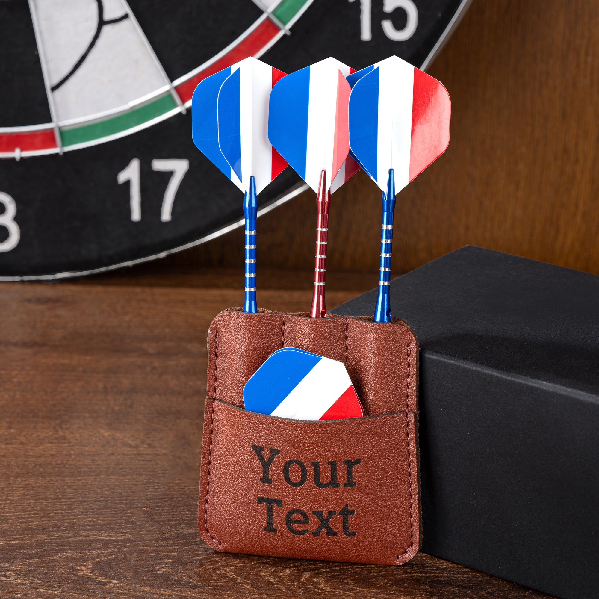Funda para Dardos de Cuero de PU Personalizada con Texto Grabado y Capacidad para 3 Dardos Accesorios para Torneos Regalo de Cumpleaños para los Amantes de los Dardos