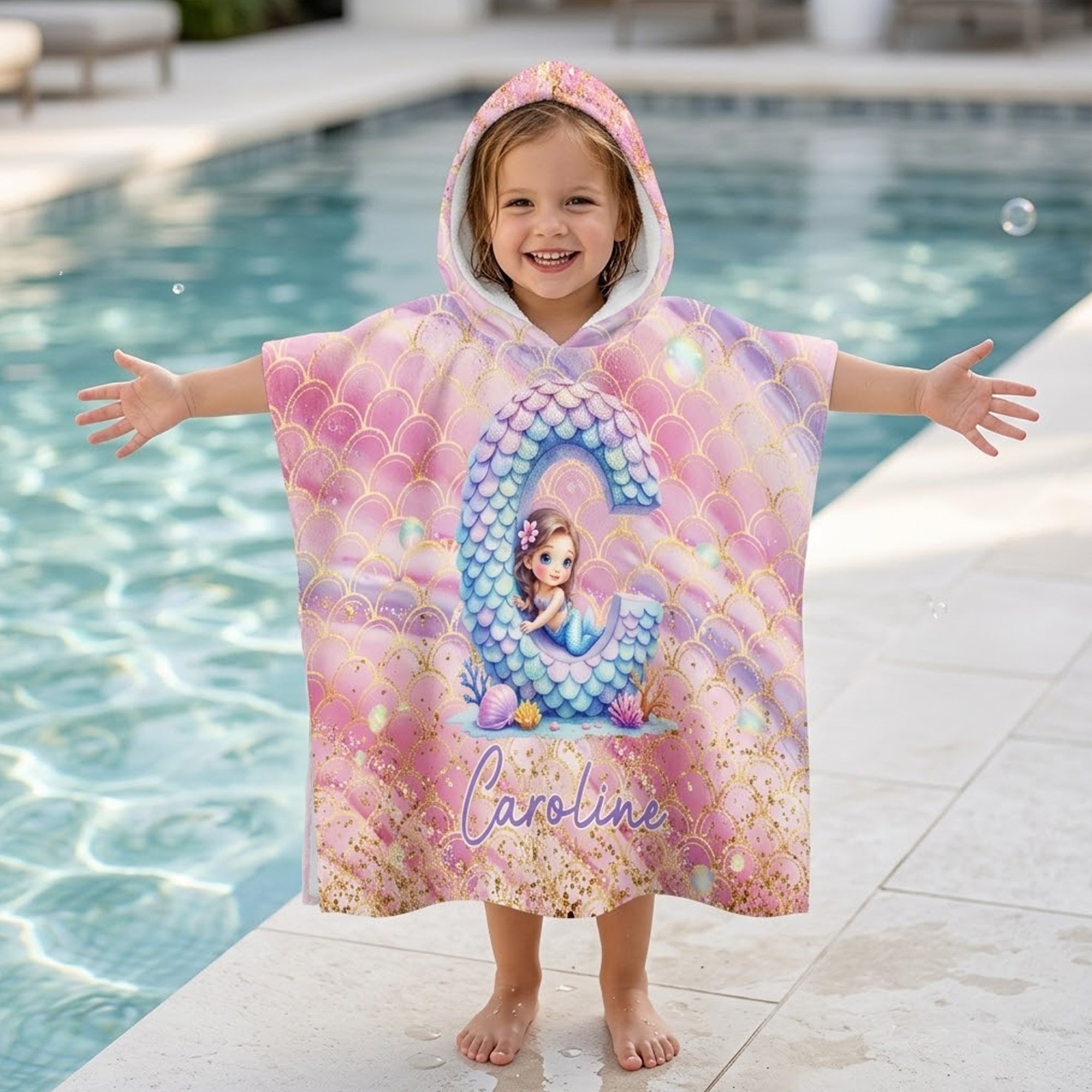 Toalla de playa con capucha y nombre Personalizada de dibujos animados con las iniciales de una sirena Regalo de cumpleaños de verano para niñas