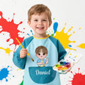 Delantal de repostería personalizado con nombre y bolsillo frontal para niños, con un simpático personaje de dibujos animados, para actividades diarias al aire libre.