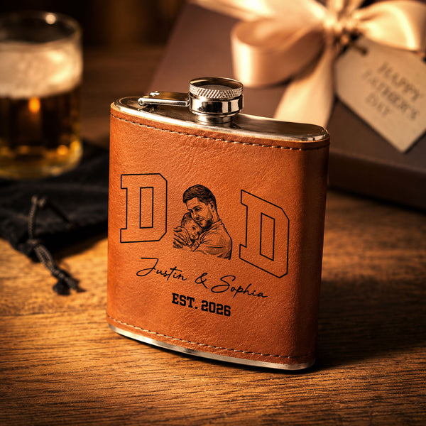 Petaca de licor de acero inoxidable de 6 oz personalizada con foto, funda de piel de PU y nombre Regalo de cumpleaños para hombre en el Día del Padre