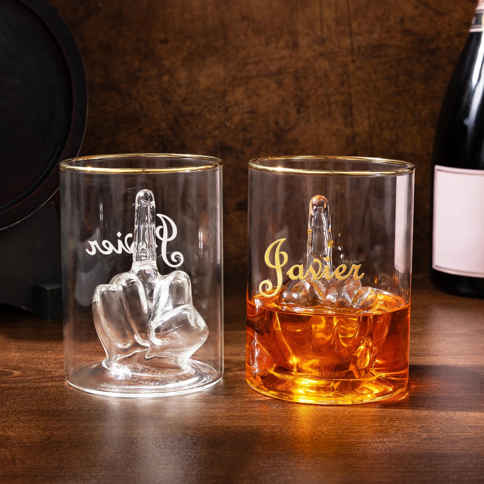 Brindis por tu actitud - Vaso de whisky personalizado de 370 ml con gesto del dedo corazón