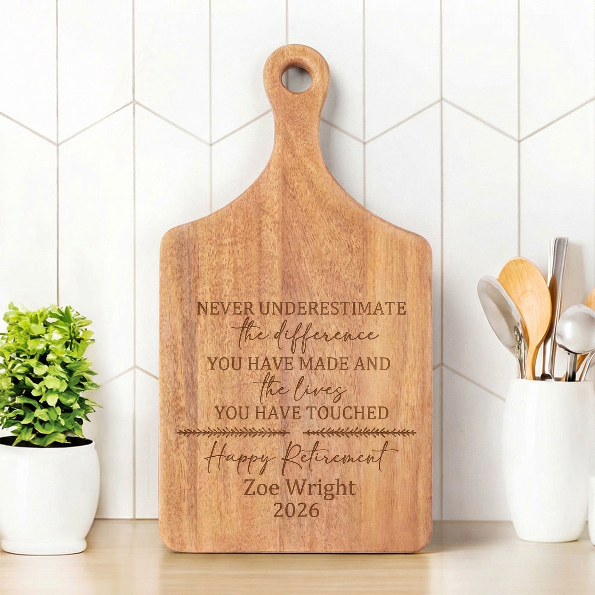 Personalizada tema de la jubilación Heartfelt mensaje de madera Charcutería tabla de cortar con el nombre y la empuñadura de regalo de jubilación para el colega de la familia jubilado