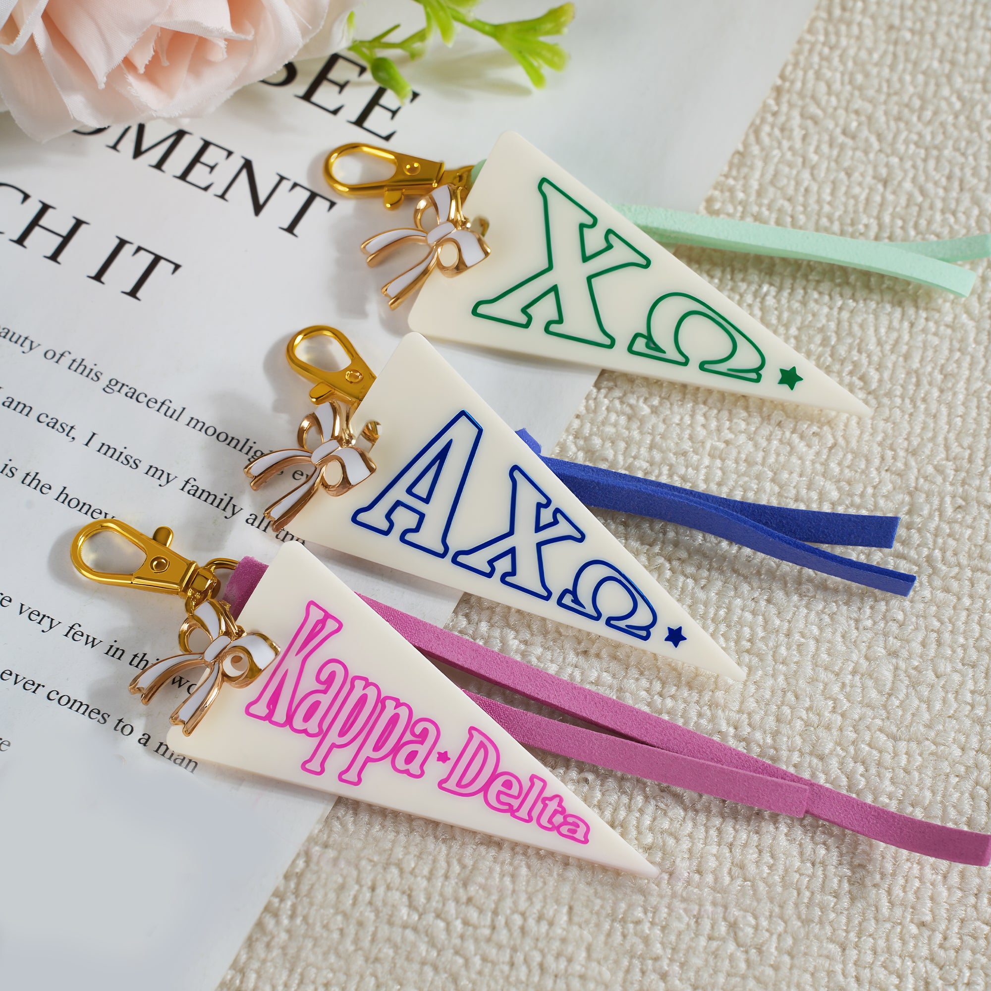 Llavero Personalizado Multicolor con Banderín con el Nombre de la Hermandad y Lazo Regalo del Día de la Candidatura para Hermandades | Callie × Affinity Licensing