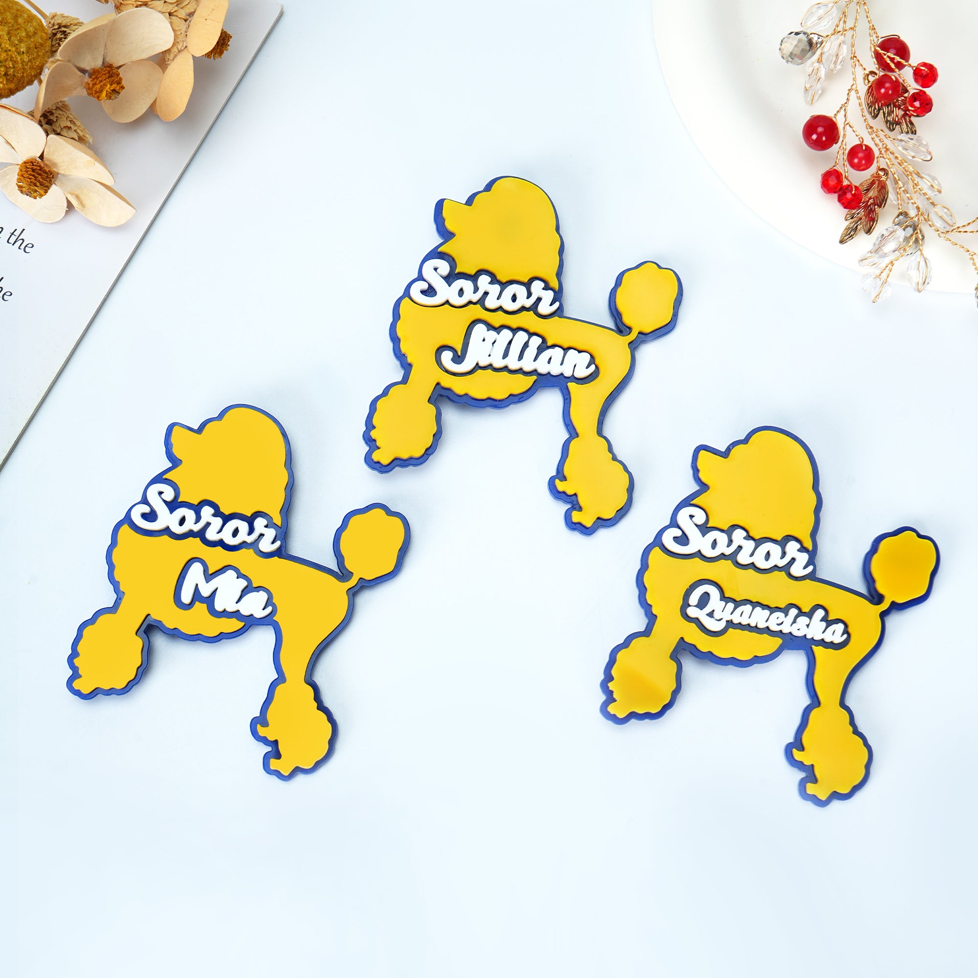 Broche con nombre de Soror en forma de Caniche Personalizado Accesorios de Sororidad Día de la Candidatura Regalo de Iniciación de Sororidad para Hermana Amiga