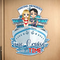 Imán de nevera personalizado con el nombre de una pareja de personajes de dibujos animados de un crucero Decoración para el hogar Cumpleaños Verano Viaje Regalo para pareja