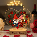 Gnomo Rosa Personalizado Pareja Corazón Acrílico LED Luz de Noche con Nombre y Base de Madera Decoración del Hogar Día de San Valentín Regalo de Aniversario para Pareja