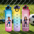 Personalizada de dibujos animados de fútbol Cara Foto 32 oz Botella de agua con nombre y número de regalo de cumpleaños para los amantes de los aficionados al fútbol