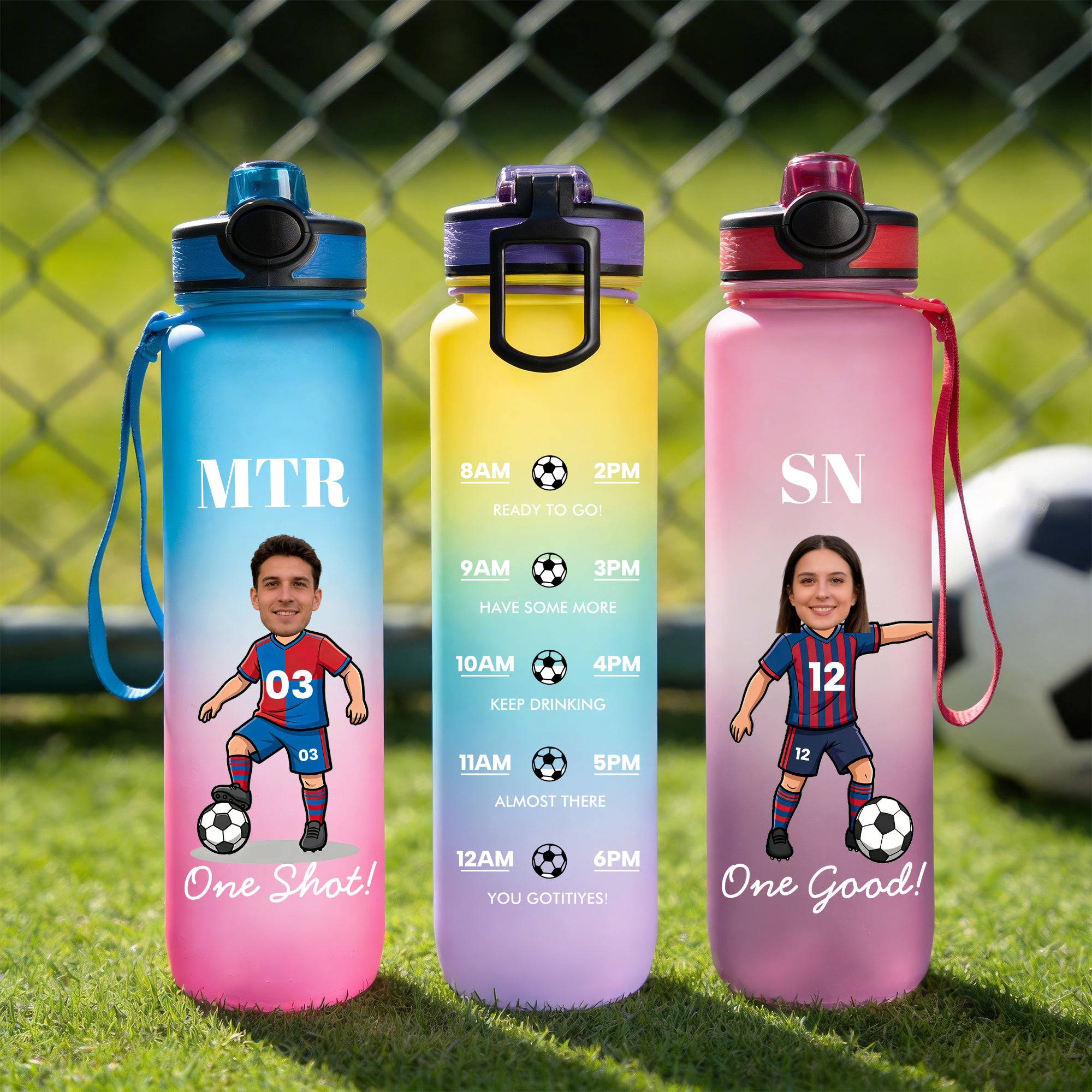 Personalizada de dibujos animados de fútbol Cara Foto 32 oz Botella de agua con nombre y número de regalo de cumpleaños para los amantes de los aficionados al fútbol