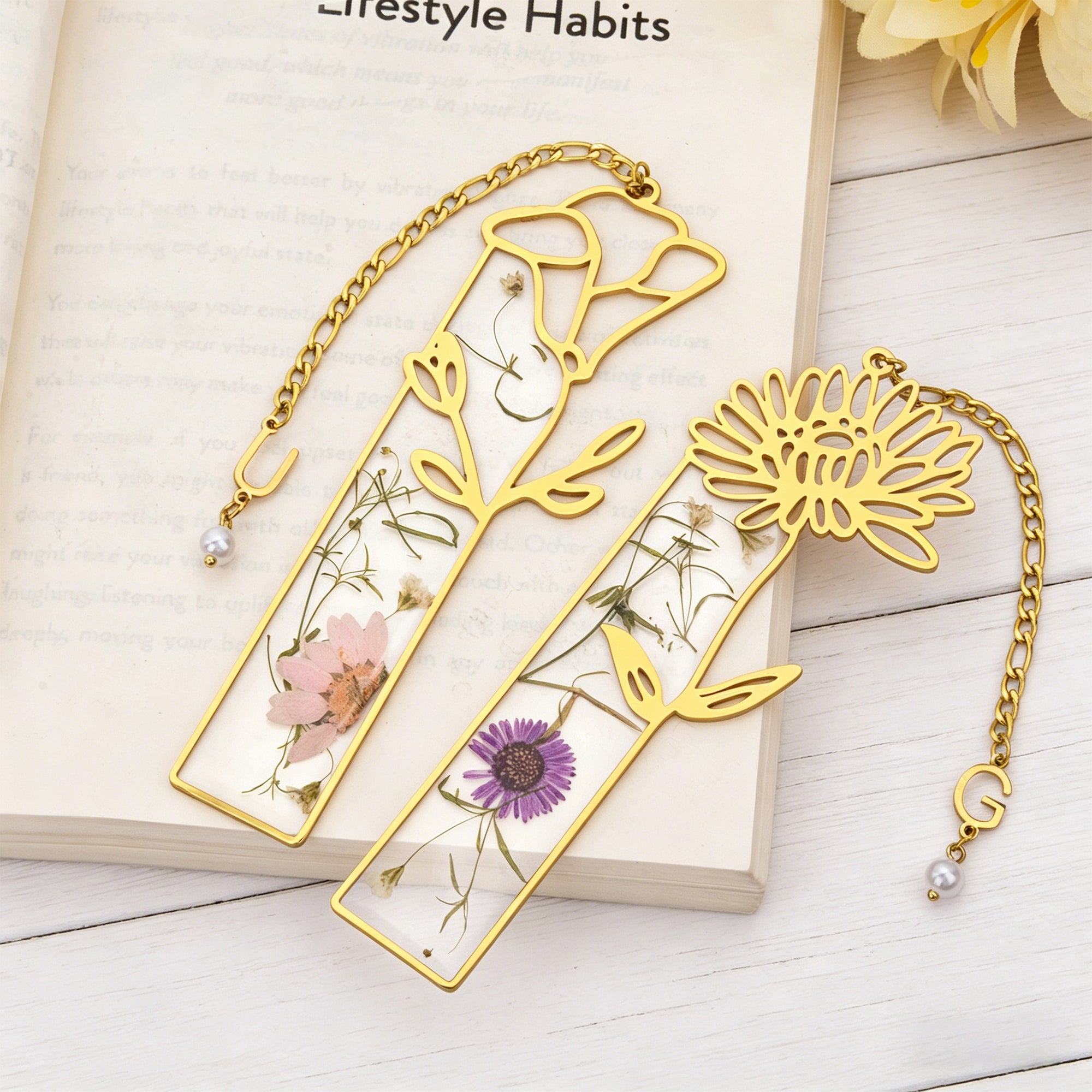 Marcapáginas personalizado de flores secas de nacimiento con iniciales Regalo de cumpleaños para lectores amantes de los libros