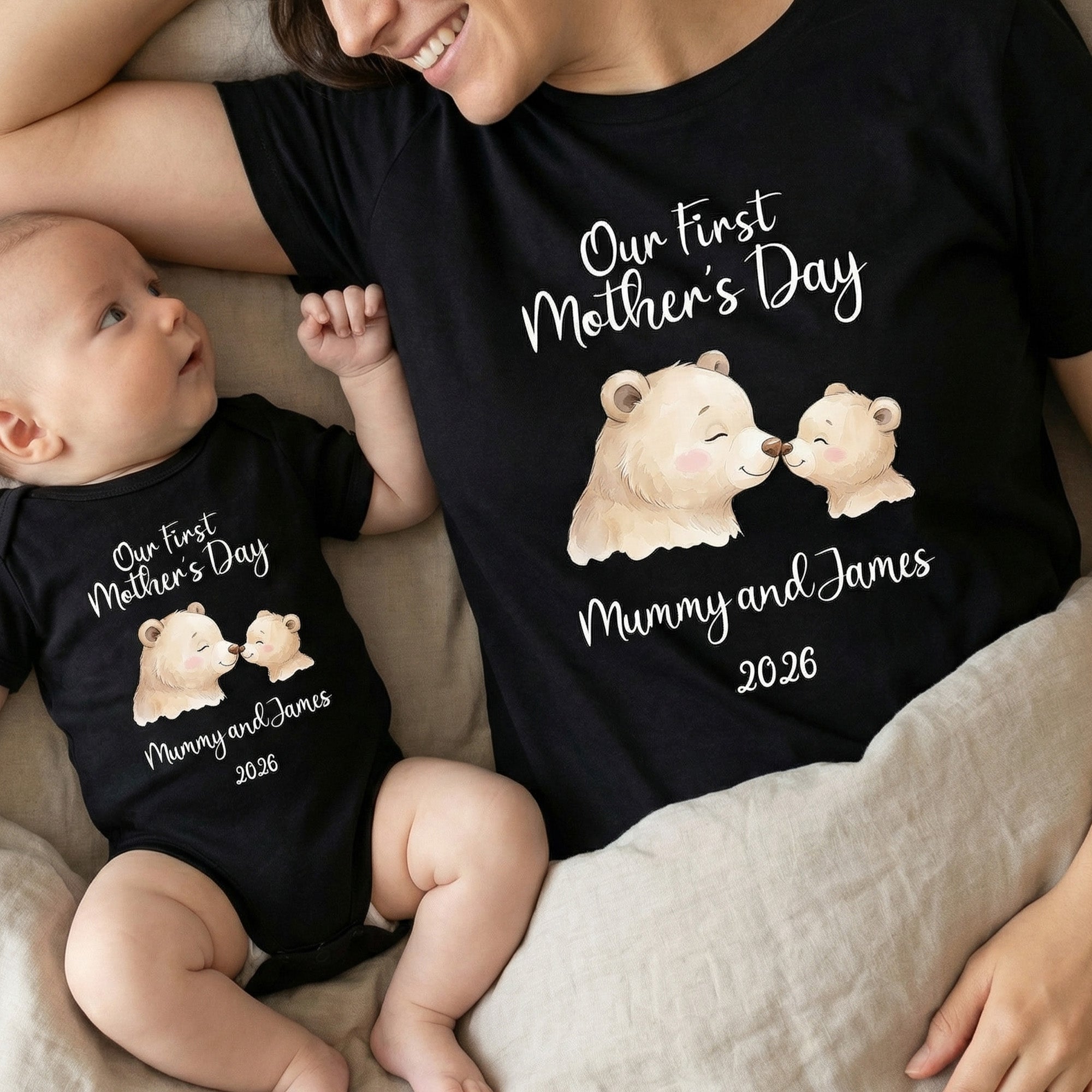 Osito Personalizado Nuestro Primer Día de la Madre 100% Algodón Camiseta Bebé Body con Nombre Cumpleaños Día de la Madre Regalo para Bebé Madre