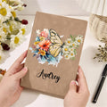 Personalizada Nacimiento Flor Mariposa Oveja Cuaderno de cuero con 200 páginas rayadas y nombre Cumpleaños Aniversario Regalo para los trabajadores de oficina Amigos