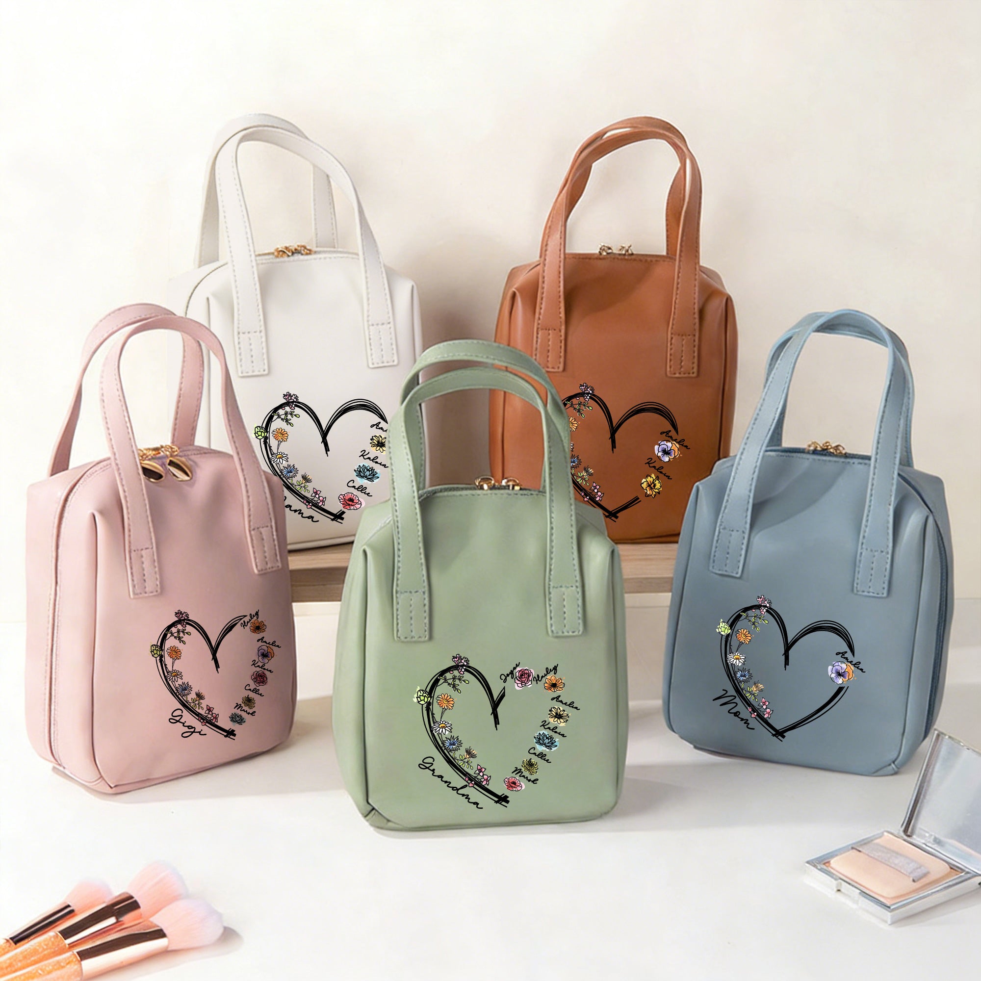 Personalizada en forma de corazón de nacimiento de la flor de la PU de cuero bolsa de maquillaje con 1-6 nombres de uso diario regalo de cumpleaños para los amigos Besties