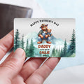 Personalizado lindo abrazo de dibujos animados del oso sentado con Mountain View Wallet Card con nombres y título Feliz Día del Padre Cumpleaños Regalo para Papá Abuelo