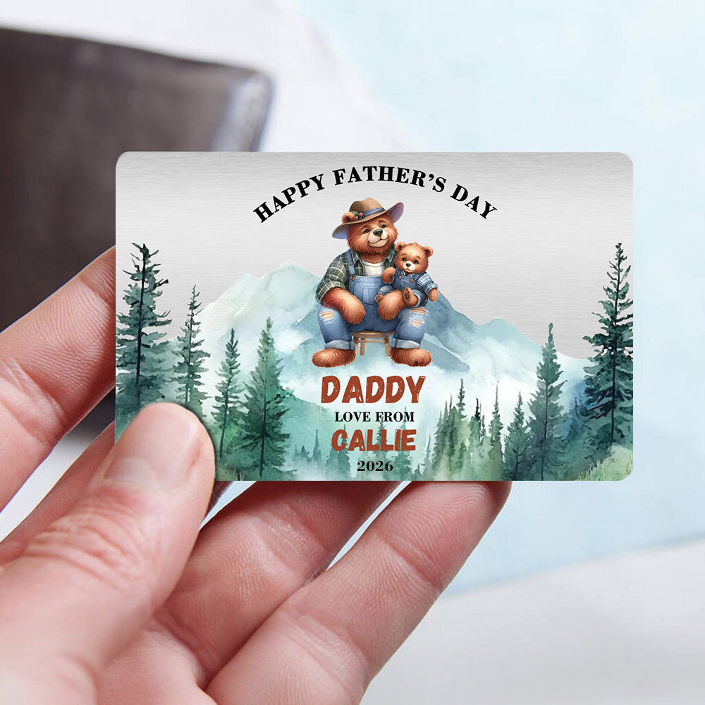 Personalizado lindo abrazo de dibujos animados del oso sentado con Mountain View Wallet Card con nombres y título Feliz Día del Padre Cumpleaños Regalo para Papá Abuelo