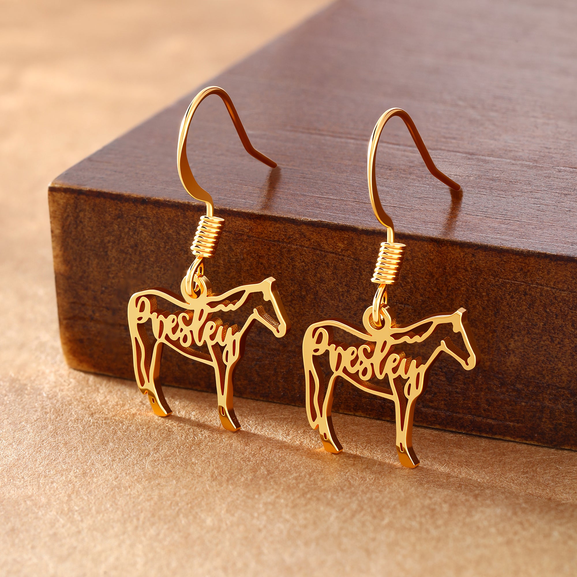 Pendientes personalizados con la silueta de un caballo y su nombre Joyas delicadas Regalo de cumpleaños Aniversario Navidad para los amantes de los caballos