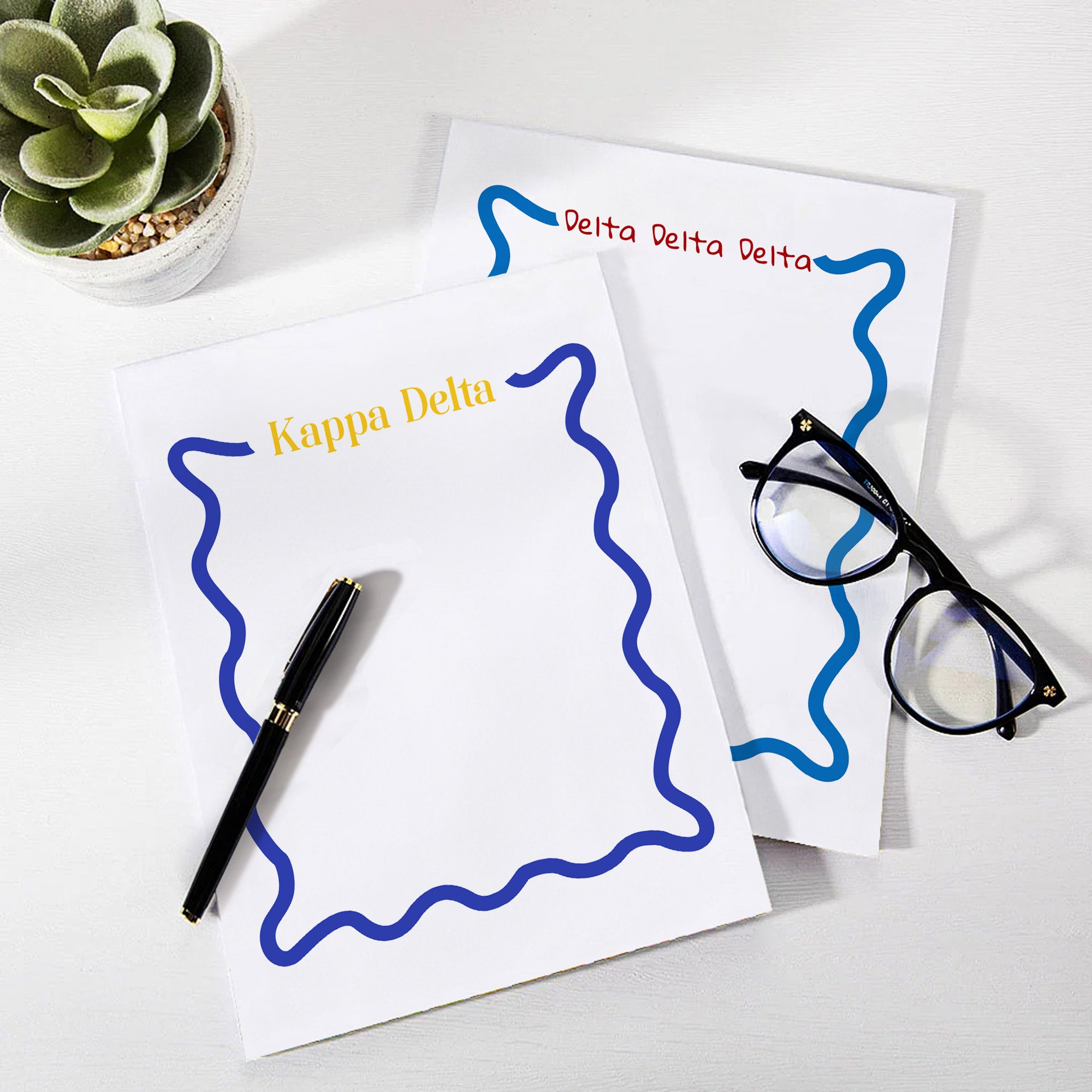 Bloc de notas de 50 páginas personalizado con el nombre de la hermandad de mujeres y letras griegas | Callie × Affinity Licensing
