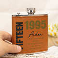 Mensaje personalizado Bendición portátil 6 oz tapa de cuero Hip Flask con el nombre y la edad Cumpleaños Regalo de boda para los hombres amantes del licor