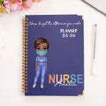 Never Forget The Difference You Make - Planificador personalizado de dibujos animados de personajes médicos 2026 Cuaderno de espiral A5
