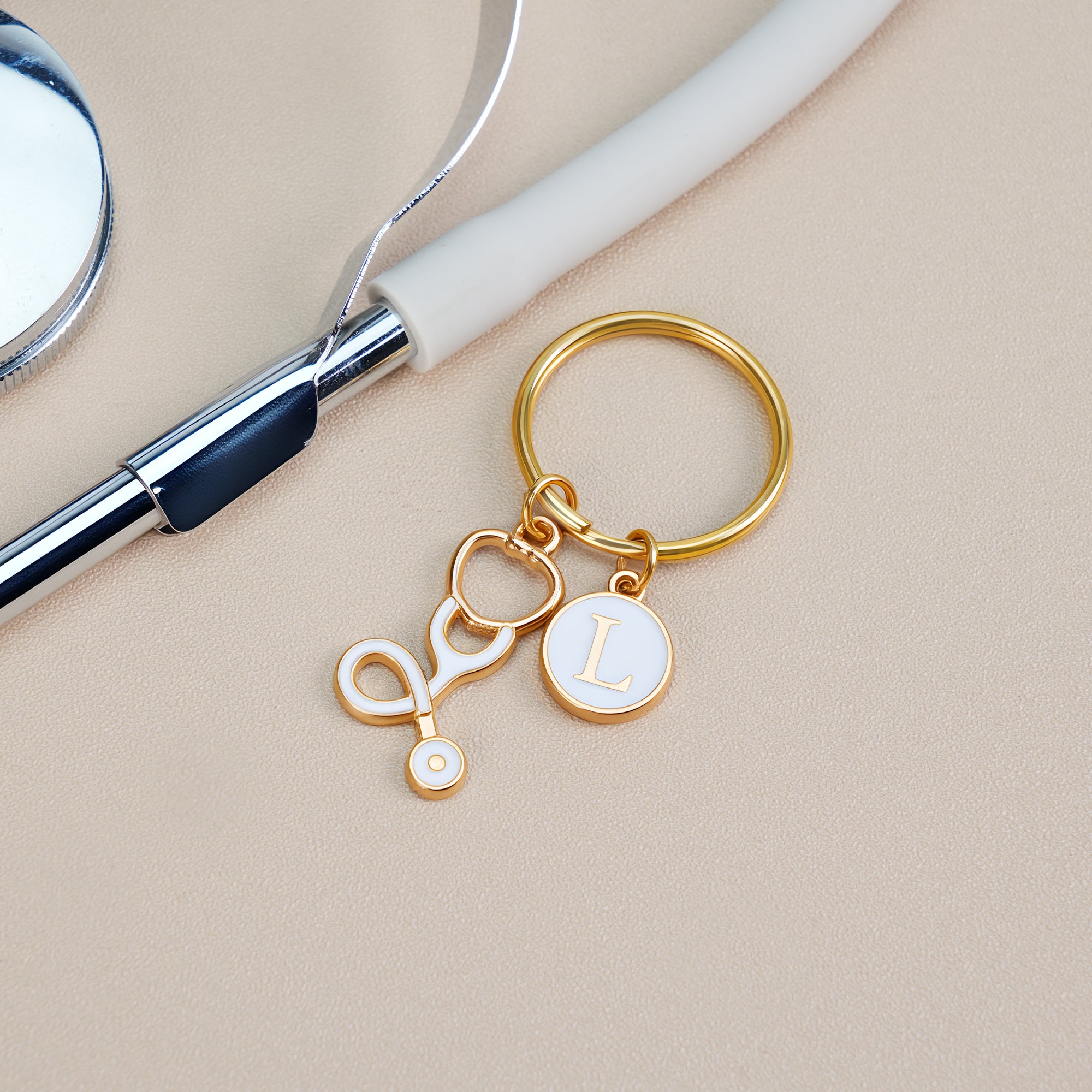 Estetoscopio Personalizado Diseño Bolsa Etiqueta Llavero con Inicial Charm Semana de la Enfermera Apreciación Cumpleaños Regalo para Médico Enfermera Personal Médico