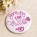 Día de Juego Personalizado Letra Griega Sororidad Botón Insignia Accesorios de Fiesta Noche de Juegos Regalo para Hermana Amiga | Callie × Affinity Licensing