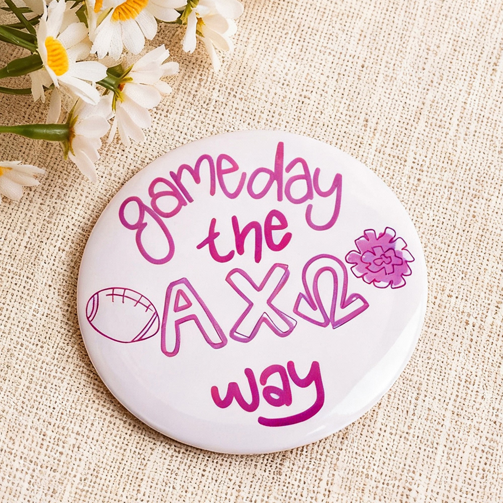 Día de Juego Personalizado Letra Griega Sororidad Botón Insignia Accesorios de Fiesta Noche de Juegos Regalo para Hermana Amiga | Callie × Affinity Licensing