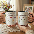 Taza de Cerámica Personalizada Efecto Faux Yarn Flor de Nacimiento Primera Mamá Ahora Abuela con Nombres Regalo del Día de la Madre para Mamá Abuela