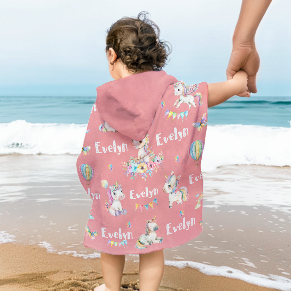 Toalla de playa con capucha de secado rápido personalizada con nombre Dinosaurio de dibujos animados Fantasía Unicornio Multicolor Esenciales de playa Piscina Regalo de cumpleaños para niños