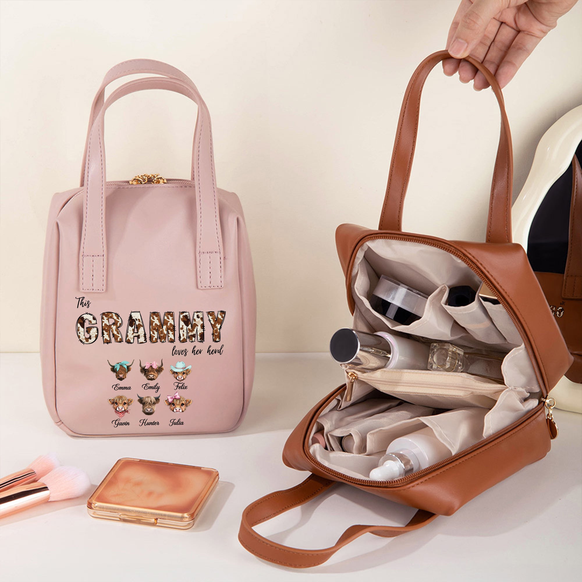 Personalizado Highland vaca impermeable PU bolsa de maquillaje de cuero con 1-8 nombres y título de viaje Día de la Madre de regalo para la madre abuela