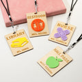 Personalizado lindo libro de Apple diseño de madera Hall Pass Lanyard con el texto del profesor Suministros de vuelta a la escuela Regalo para los profesores