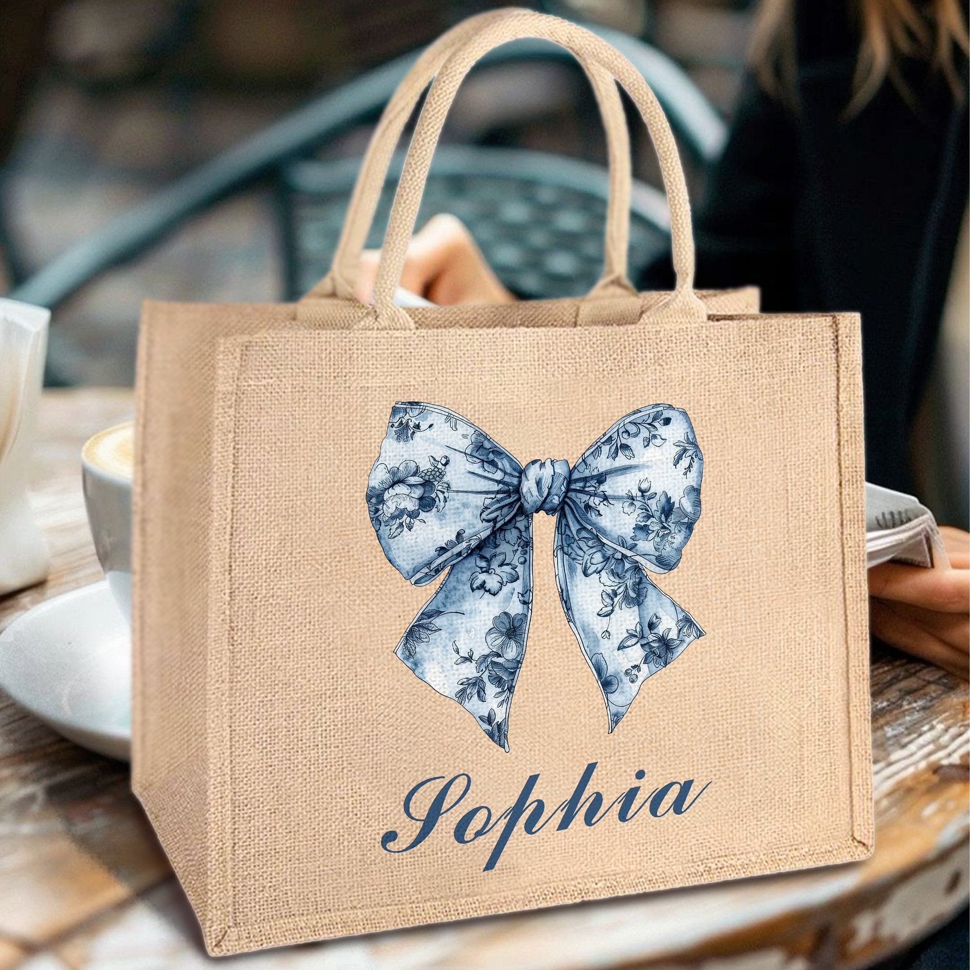 Personalizada Toile De Jouy French Retro Azul Lazo Grande Bolsa de Yute Tote con Nombre Viaje Esencial Playa Cumpleaños Regalo para Mujer
